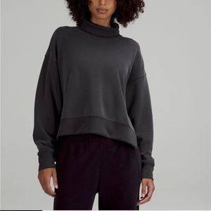 Lululemon turtleneck pullover